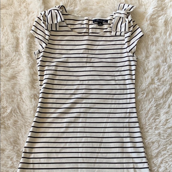 Black and white T-shirt dress - Picture 7 of 7